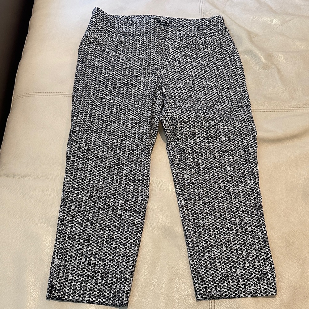 Hilary Radley Women's Black and White Capris